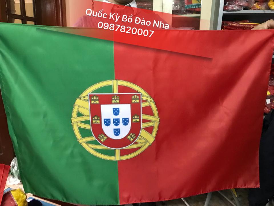 Xưởng May Cờ Bồ Đào Nha - Năm 2023 đánh dấu sự phát triển ấn tượng của ngành công nghiệp may mặc tại Việt Nam. Xưởng may cờ Bồ Đào Nha hiện đang được nâng cao trang thiết bị và kỹ năng để sản xuất những chiếc cờ chất lượng cao cho khách hàng trong và ngoài nước. Chất lượng vượt trội, giá cả hợp lý cùng lòng tin của khách hàng đã đưa xưởng may này trở thành một trong những địa điểm tin cậy trong việc sản xuất cờ quốc gia.