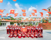Cờ Đảng treo trường học