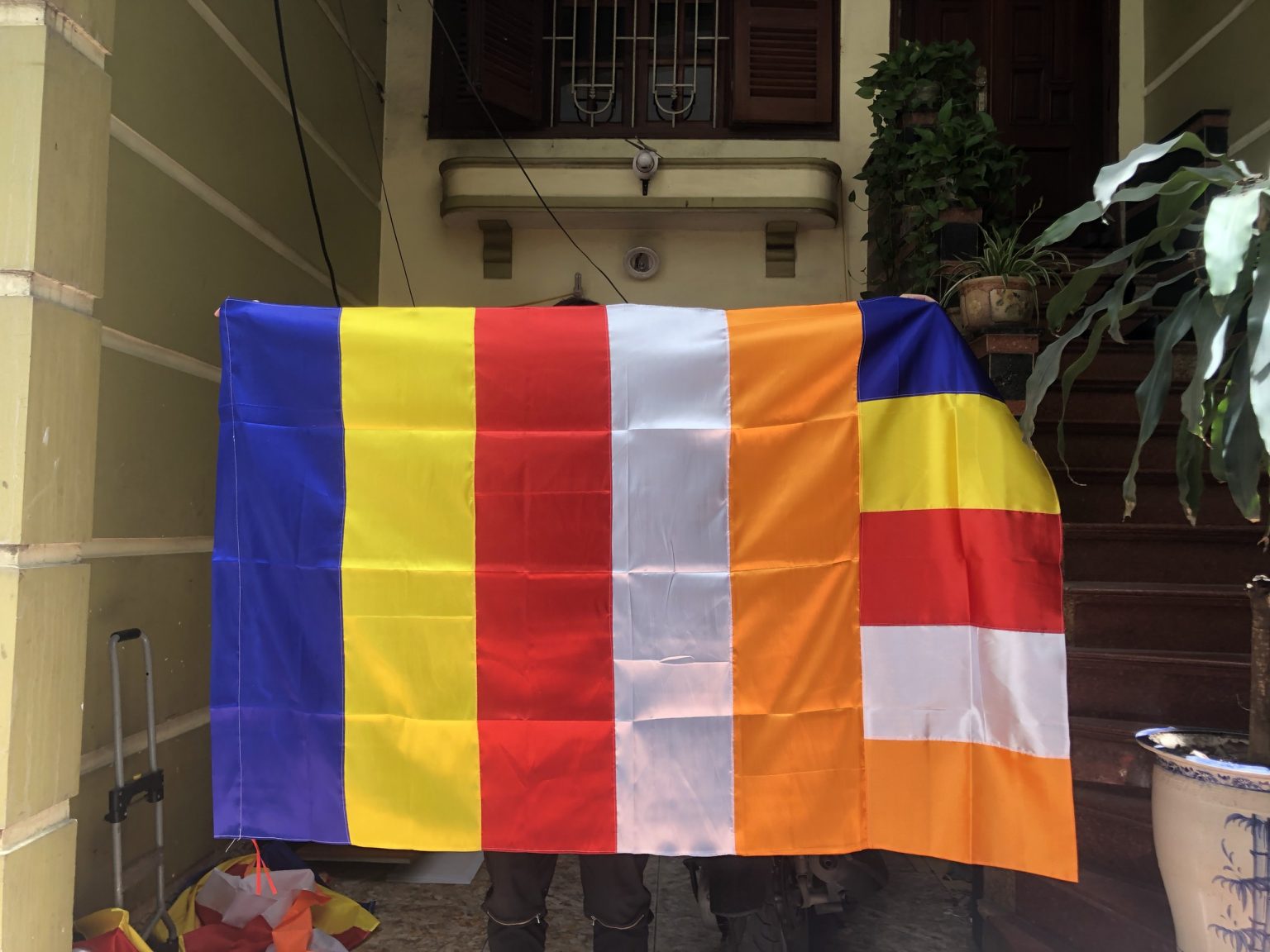 Cờ Phật Giáo Chuẩn Nghi Lễ – Xưởng May Cờ Hoàng Gia Uy Tín Hà Nội