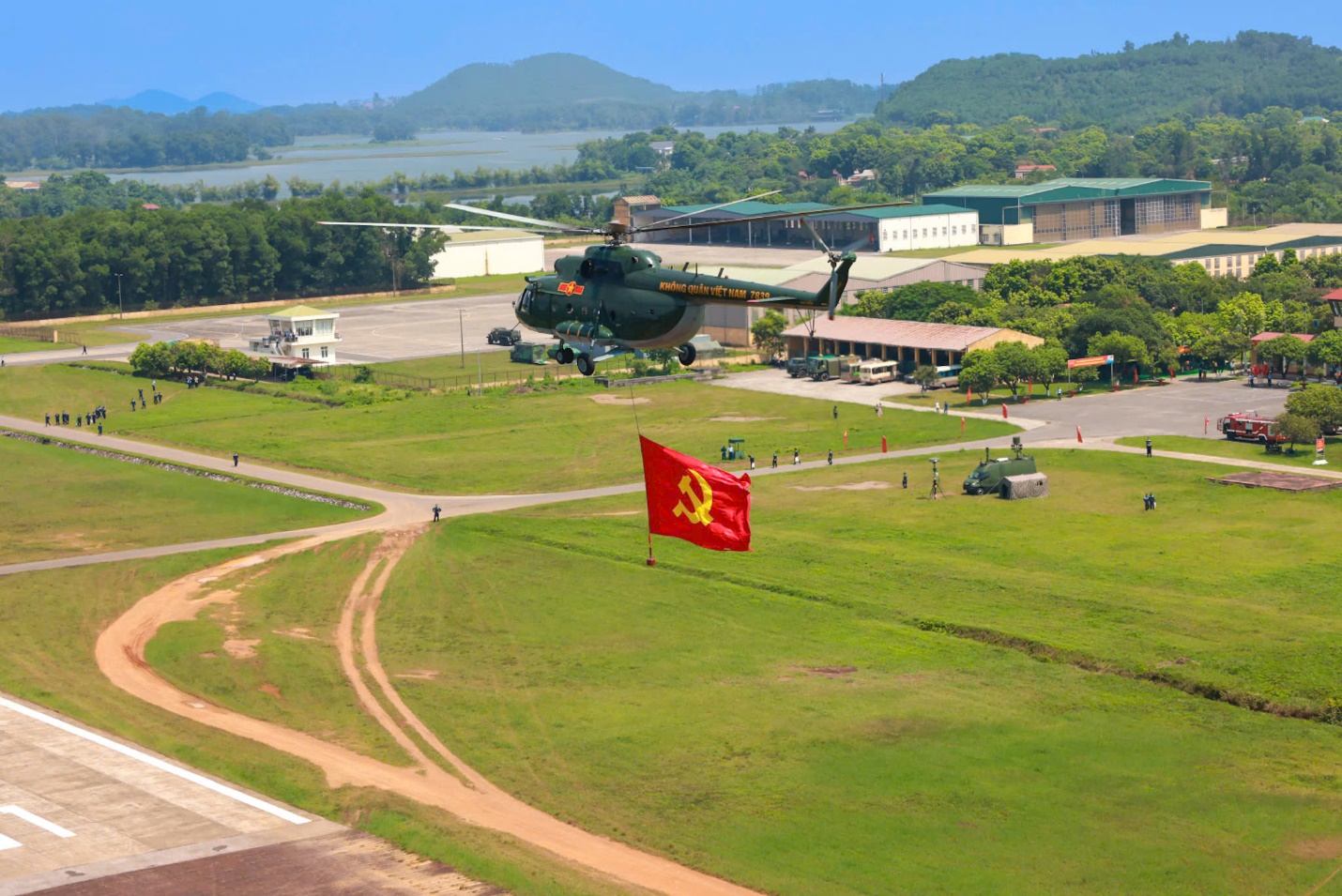 Cờ Đảng treo ngày sinh hoạt Chi Bộ