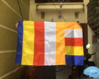 Ý Nghĩa Cờ Phật Giáo – Xưởng May Cờ Hoàng Gia Uy Tín, Chuẩn Nghi Lễ