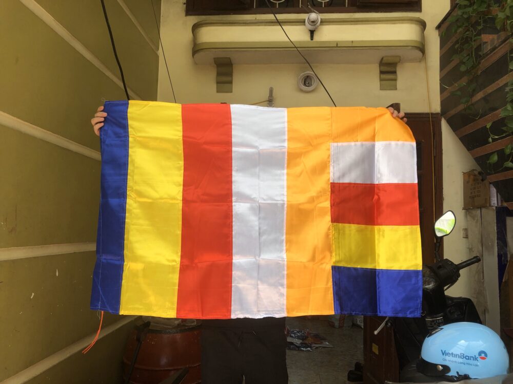 Ý Nghĩa Cờ Phật Giáo – Xưởng May Cờ Hoàng Gia Uy Tín, Chuẩn Nghi Lễ