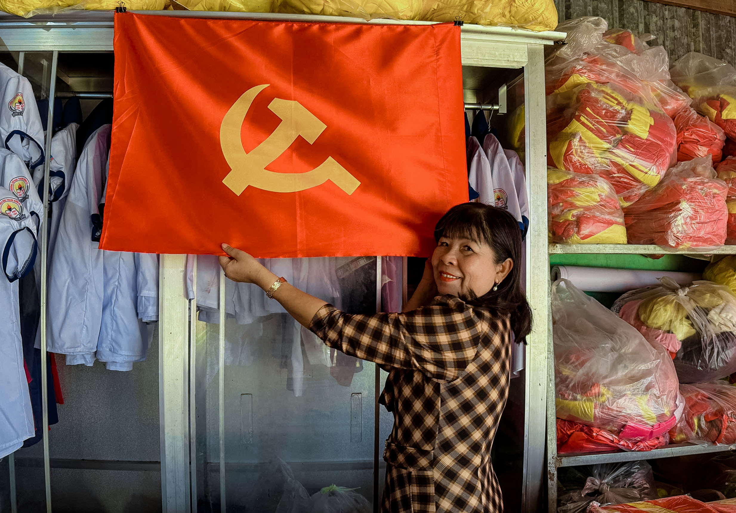 Nơi bán cờ Đảng