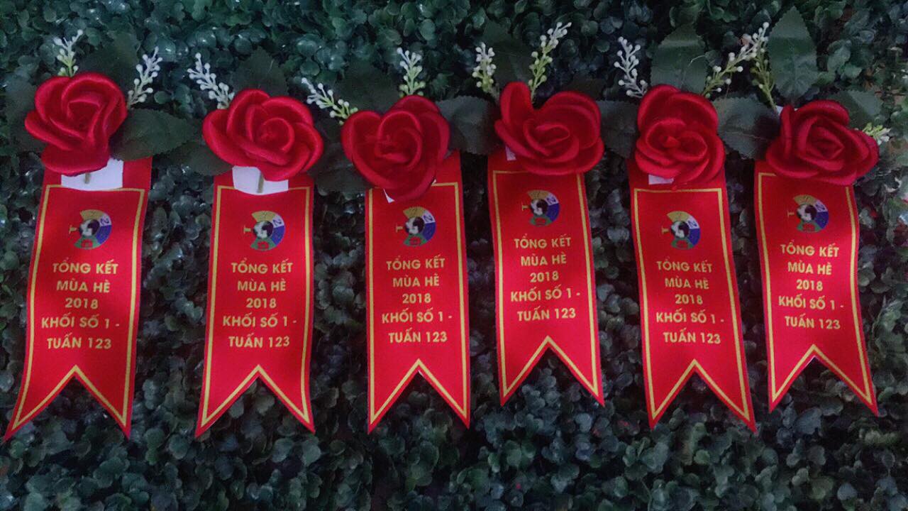 Phụ kiện hoa cài áo