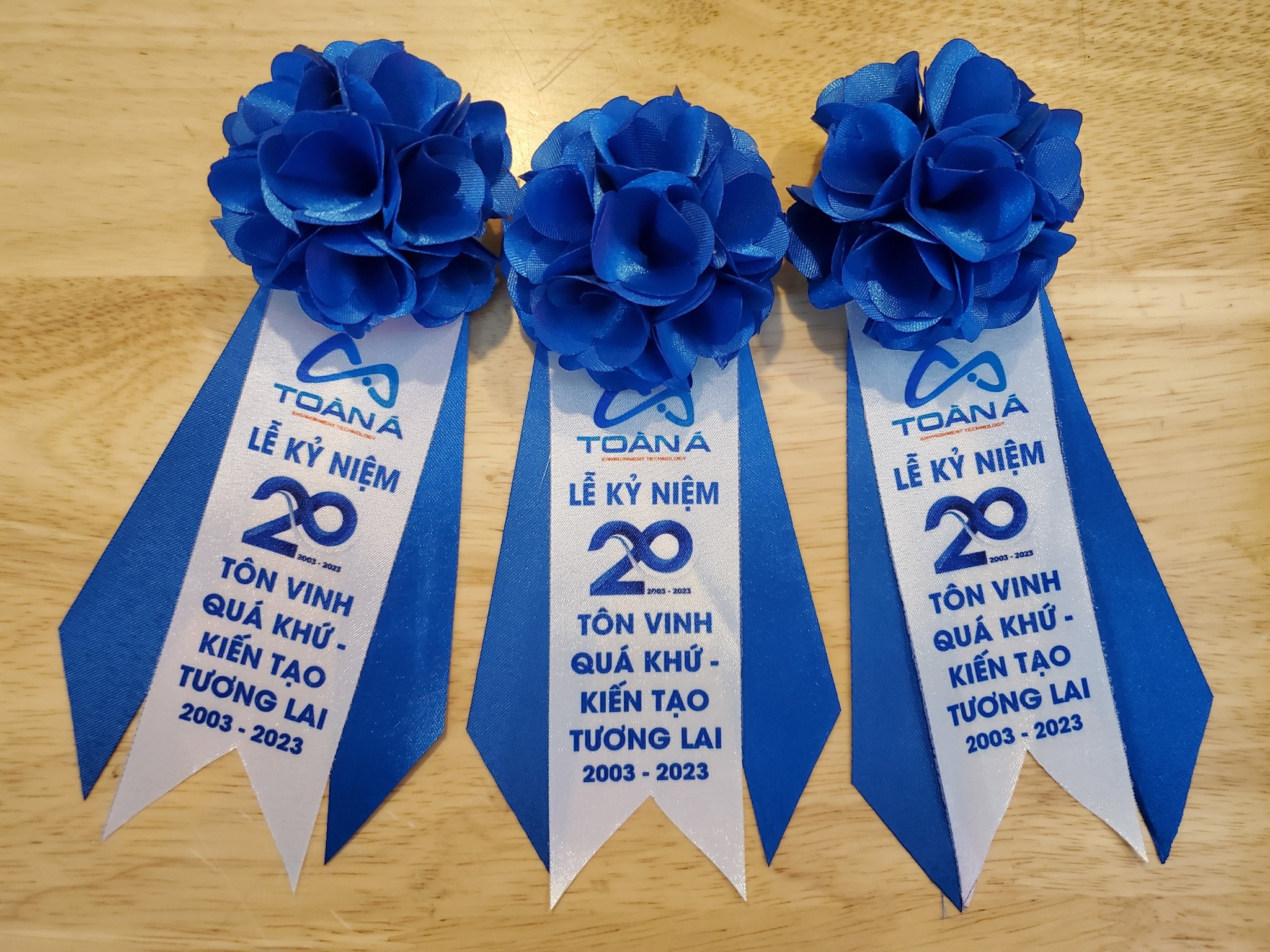 Mẫu hoa cài áo dài đẹp