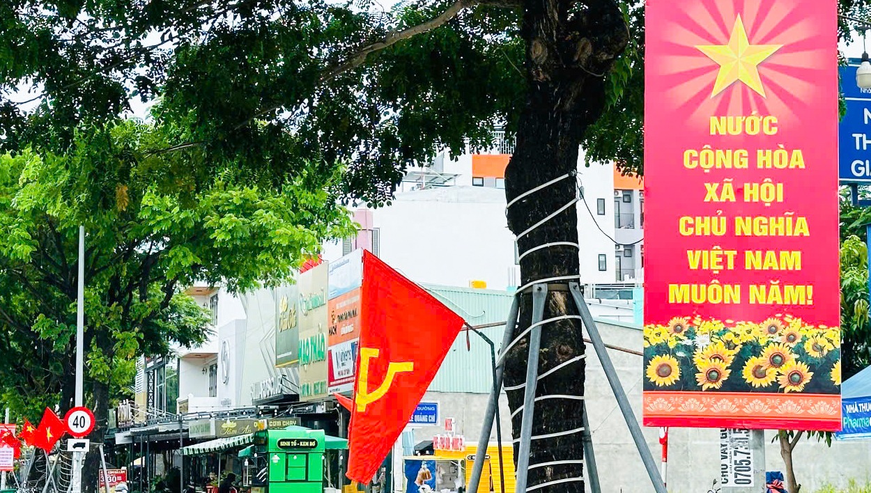 Cờ Đảng treo ngày lễ lớn