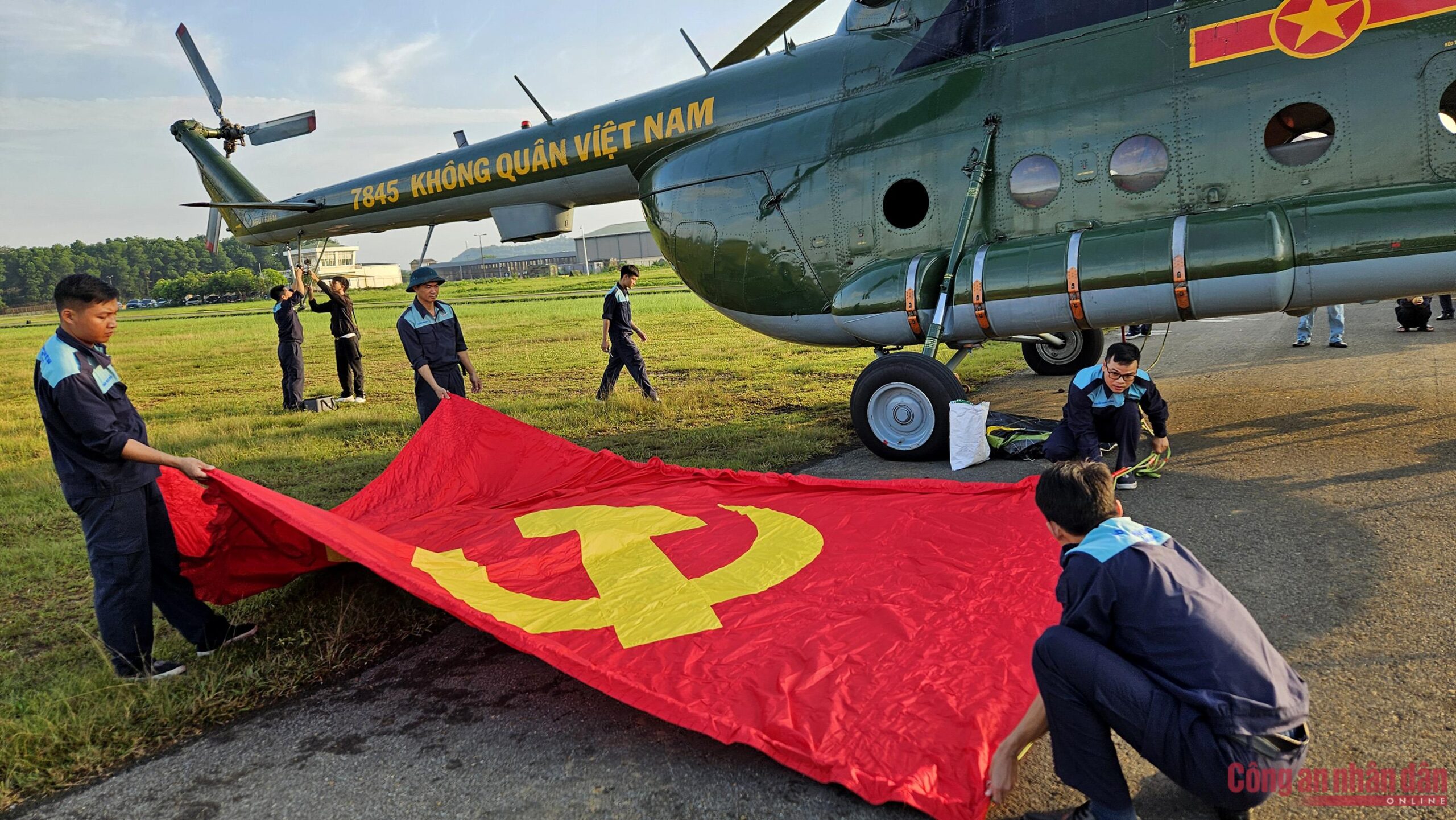 Cờ Đảng theo yêu cầu