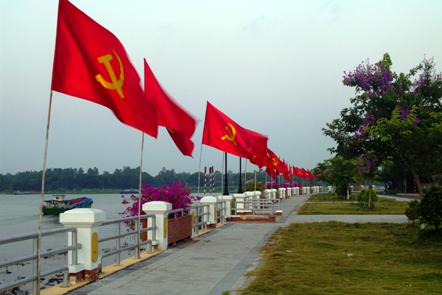 Chỗ bán cờ Đảng