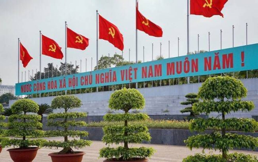 Cờ Đảng treo hội trường