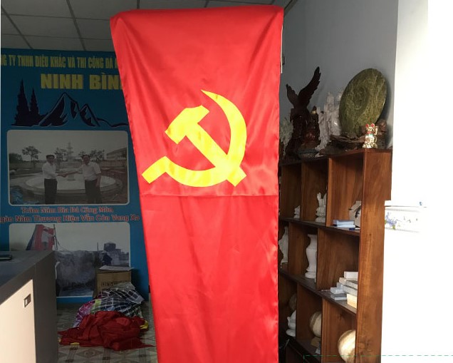 Chỗ bán cờ Đảng