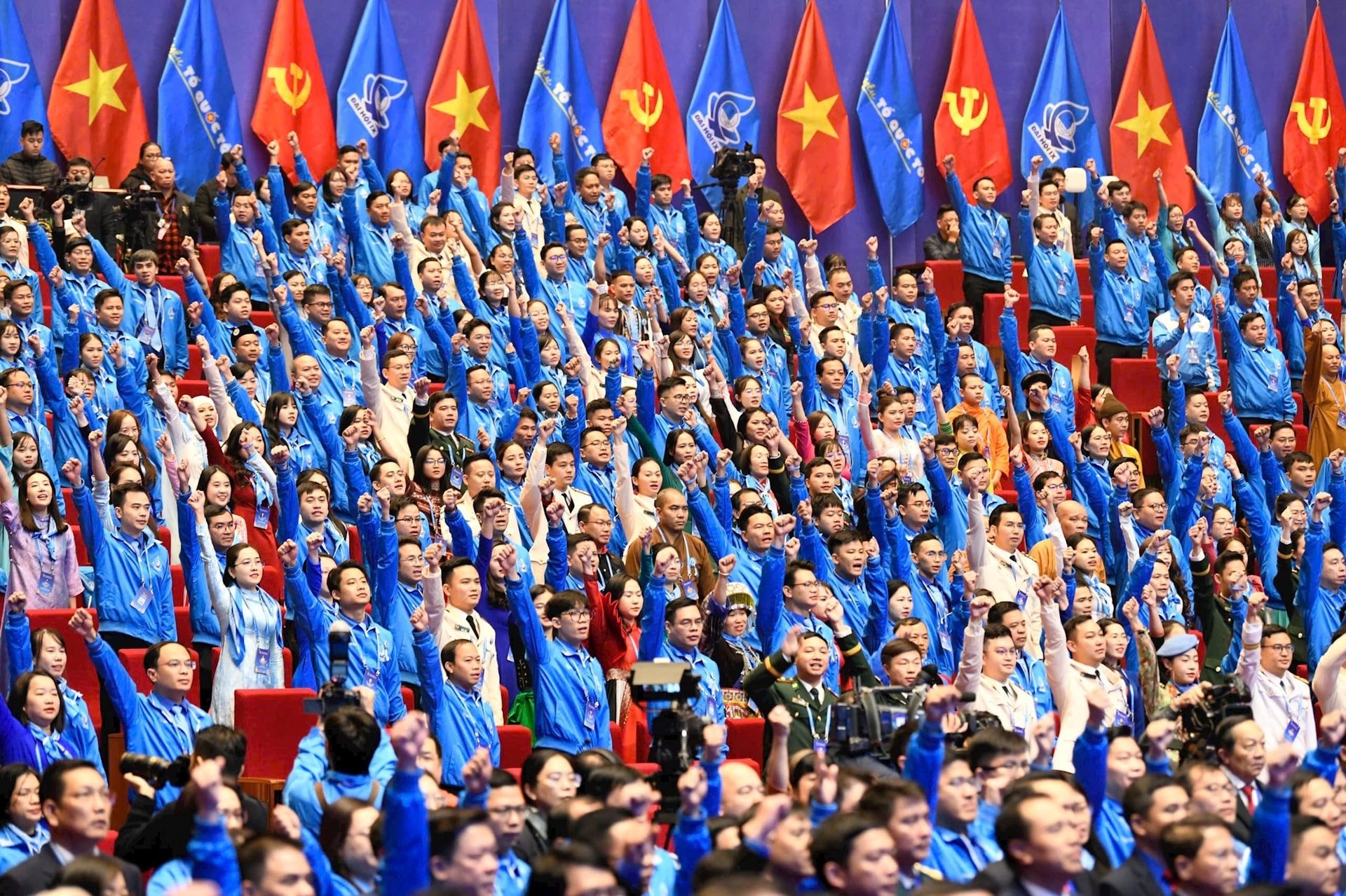 Chỗ bán cờ Đảng