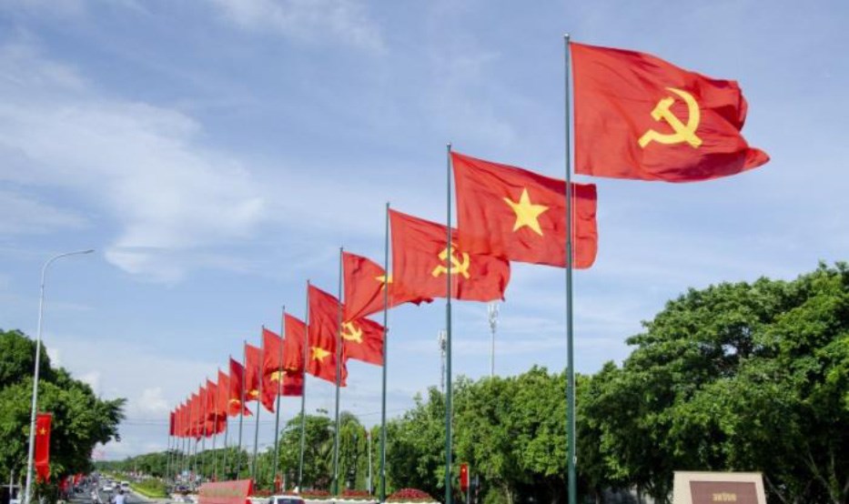 Cờ Đảng treo ngày Quốc Khánh 