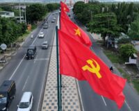 Mua cờ Đảng ở Hà Nội