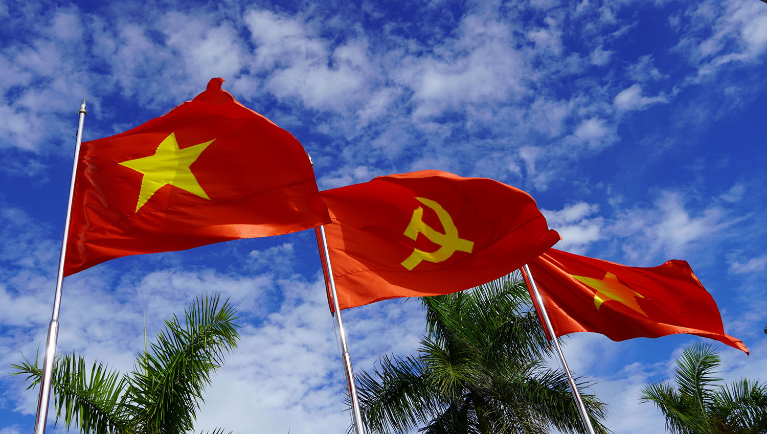 Cờ Đảng treo cơ quan