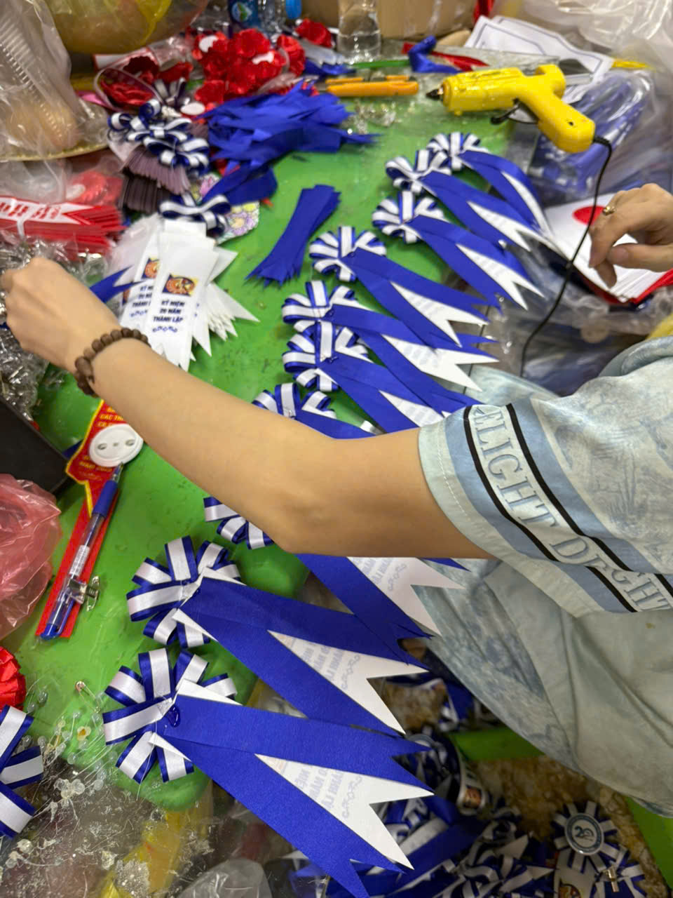 Phụ kiện hoa cài áo