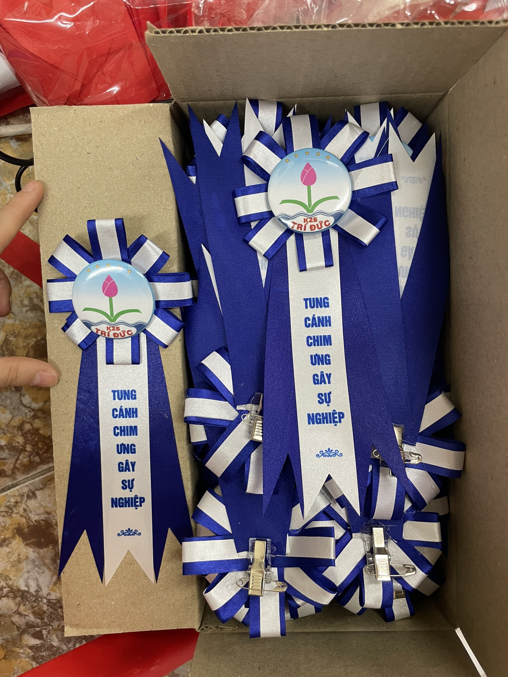 Hoa cài áo khách mời