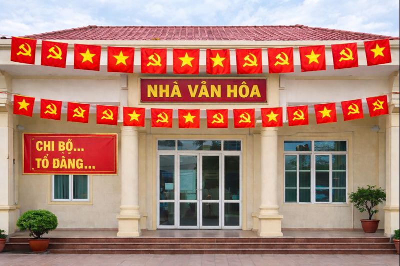 Cờ Dây Sao Đảng Treo Nhà Văn Hóa – Giải Pháp Trang Trí Chính Trị Phù Hợp Không Gian Sinh Hoạt Cộng Đồng