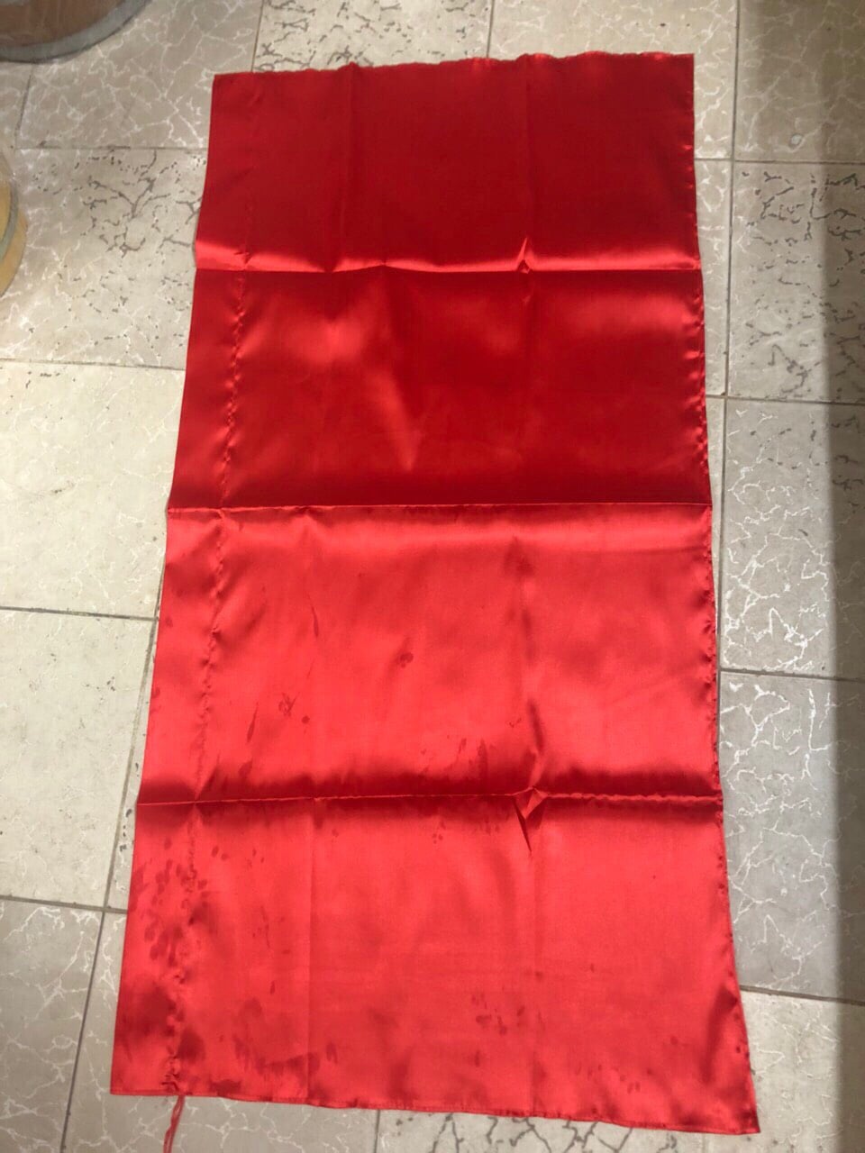 Cờ Chuối Màu Đỏ – Xưởng May Cờ Hoàng Gia Chuyên Sản Xuất Theo Yêu Cầu