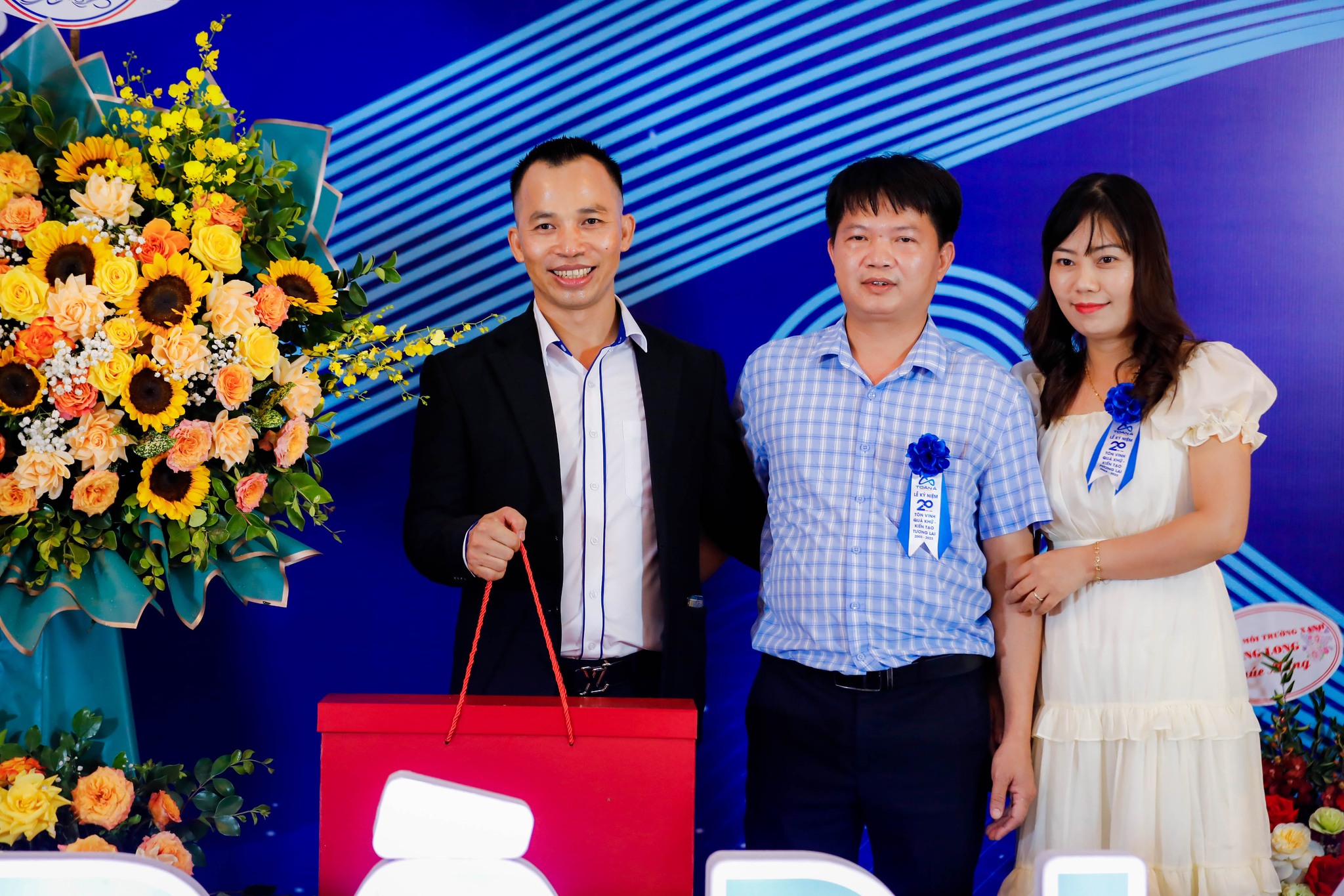 Hoa cài áo đại hội