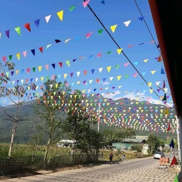 Cờ Dây Tam Giác Trang Trí Lễ Hội – Giải Pháp Tạo Không Gian Sôi Động, Rực Rỡ