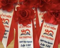 Hoa cài áo kỷ niệm 20 năm ra trường