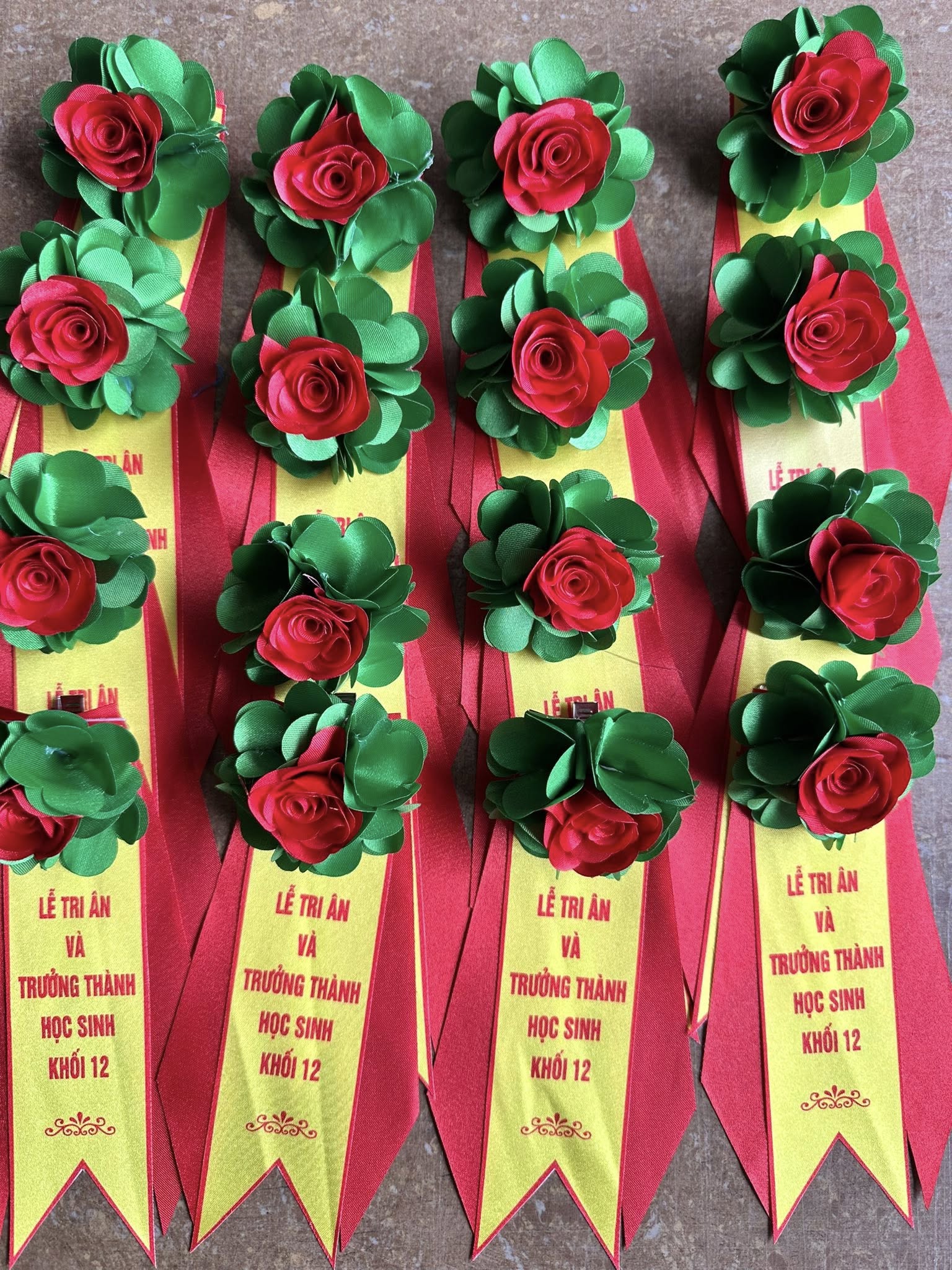 Hoa cài áo giá rẻ