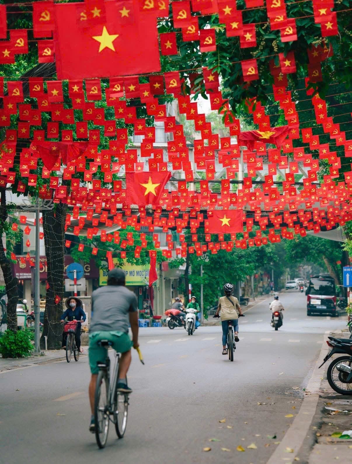 Cờ Dây Sao Đảng Treo Lễ Hội – Xưởng May Cờ Hoàng Gia Sản Xuất Trực Tiếp