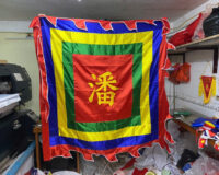 Cờ Thần Là Gì? Tìm Hiểu Đầy Đủ Về Lá Cờ Mang Ý Nghĩa Tâm Linh Truyền Thống