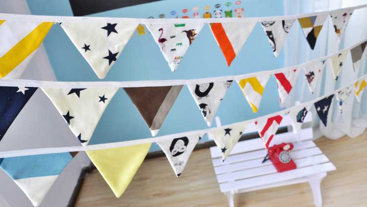 Mua Cờ Đuôi Nheo Ở Đâu Đẹp, Bền? Lựa Chọn Phổ Biến Từ Xưởng May Cờ Hoàng Gia