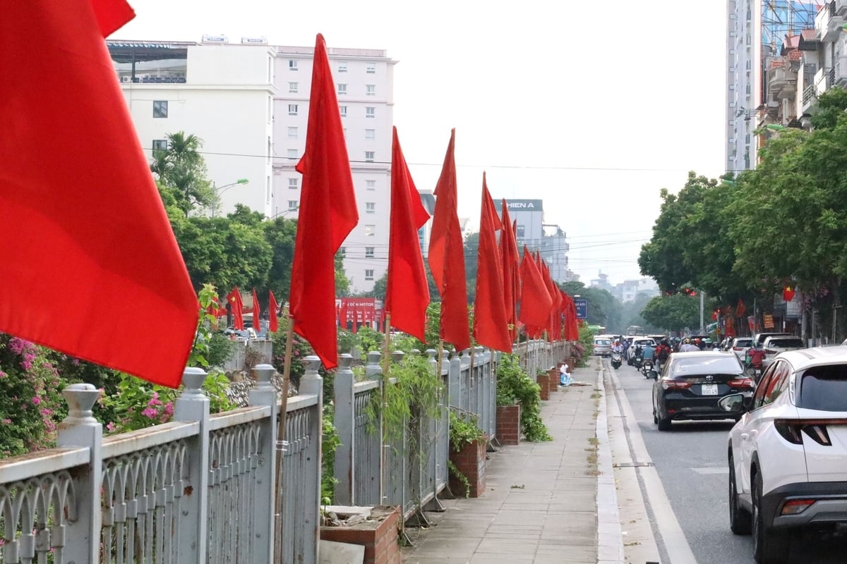 Cờ Hồng Kỳ Kích Thước – Lựa Chọn Chuẩn Cho Mọi Sự Kiện Tại Xưởng May Cờ Hoàng Gia