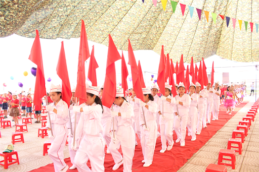 Cờ Hồng Kỳ Kích Thước – Lựa Chọn Chuẩn Cho Mọi Sự Kiện Tại Xưởng May Cờ Hoàng Gia