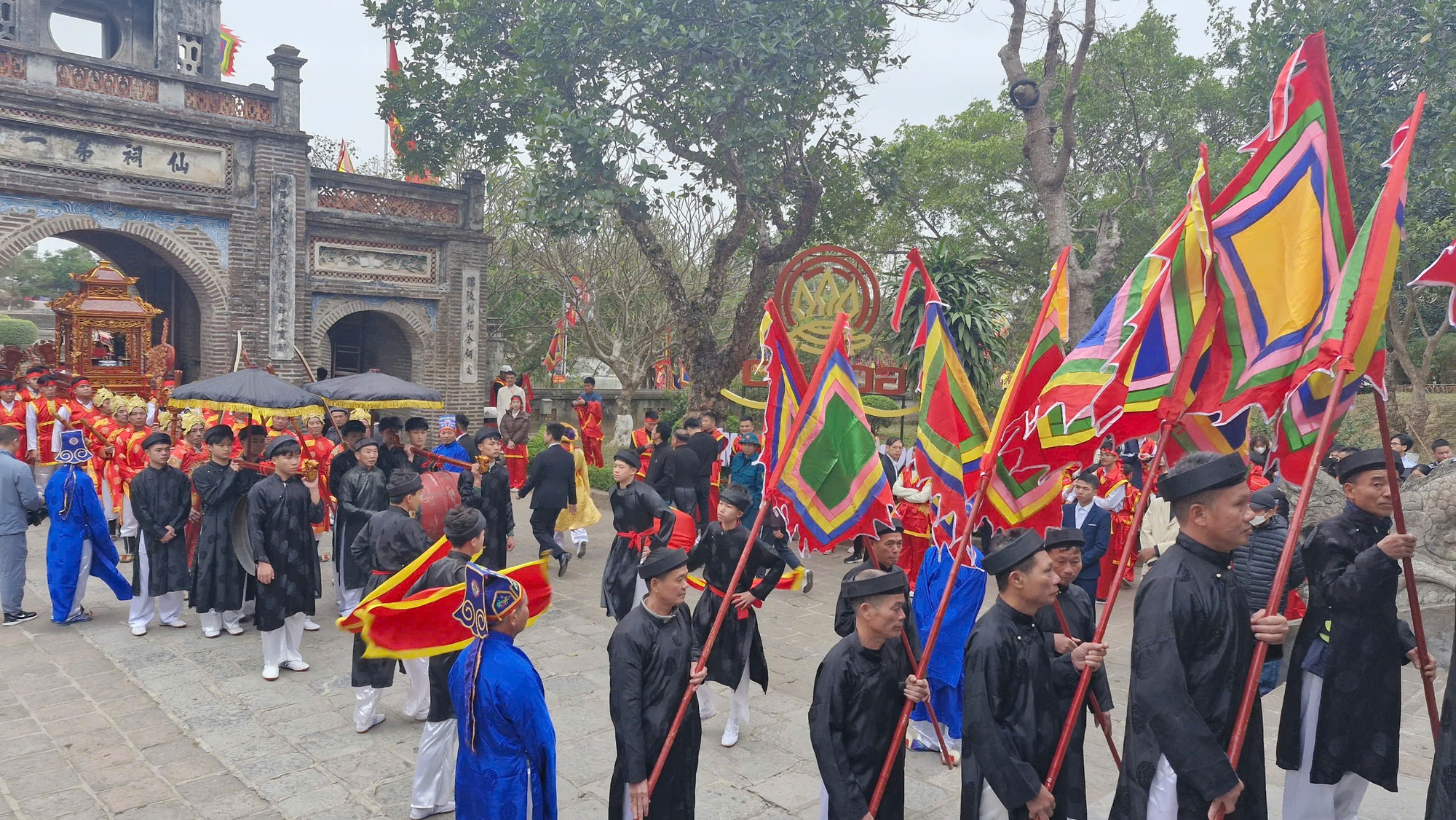 Cờ Thần Cho Lễ Hội Dân Gian – Biểu Tượng Văn Hóa Tâm Linh Trong Lễ Hội Truyền Thống