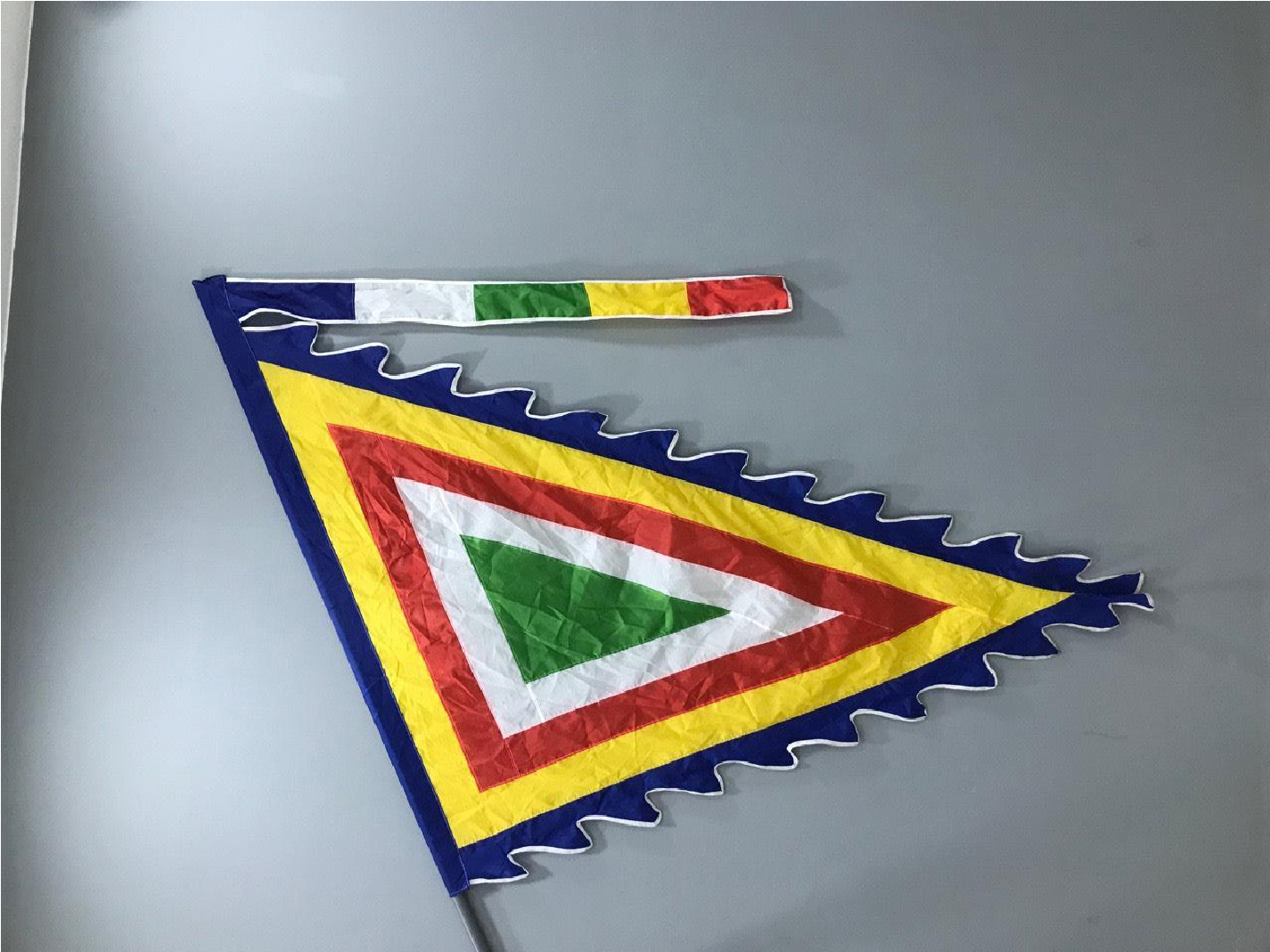 Cờ Thần Chéo – Biểu Tượng Trang Nghiêm Trong Lễ Hội Truyền Thống