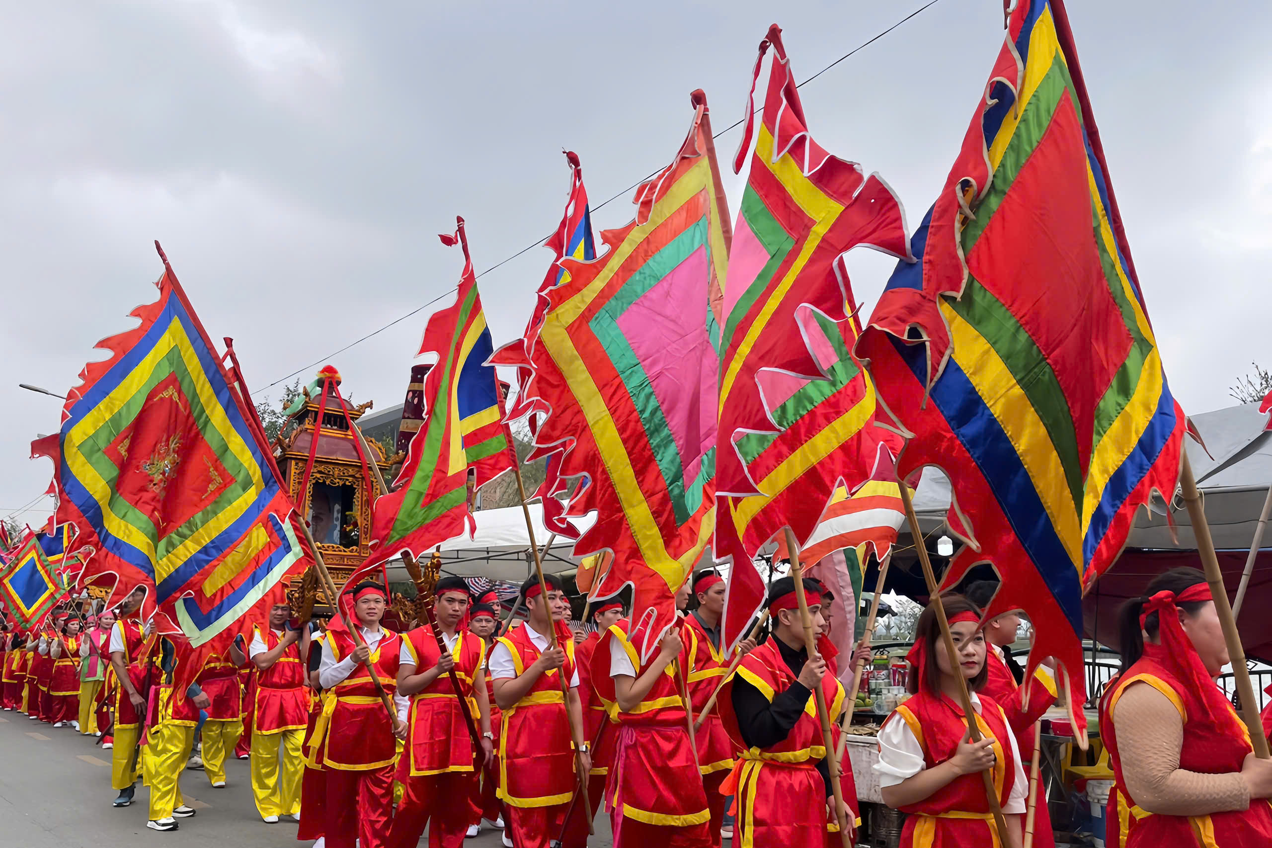 Cờ Thần Truyền Thống – Biểu Tượng Tâm Linh Gắn Liền Với Văn Hóa Tín Ngưỡng Việt