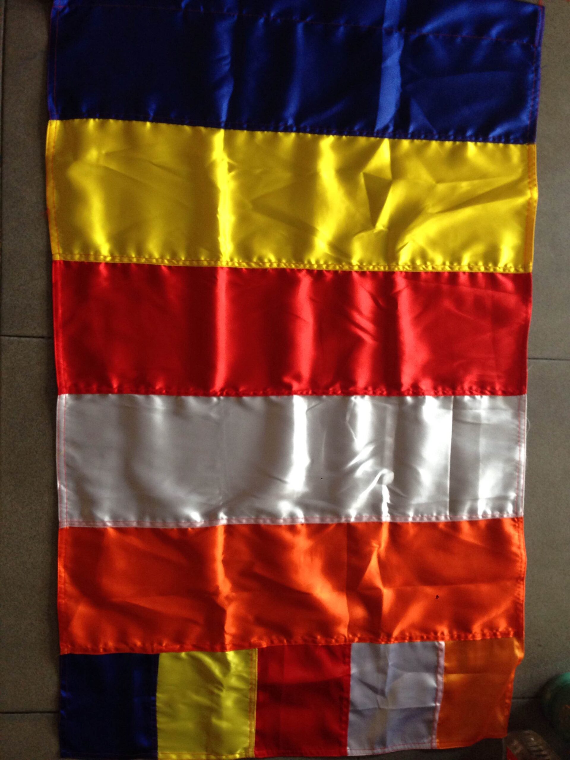 Cờ Chuối Phật Giáo – Sản Xuất Chuẩn Nghi Lễ Tại Xưởng May Cờ Hoàng Gia