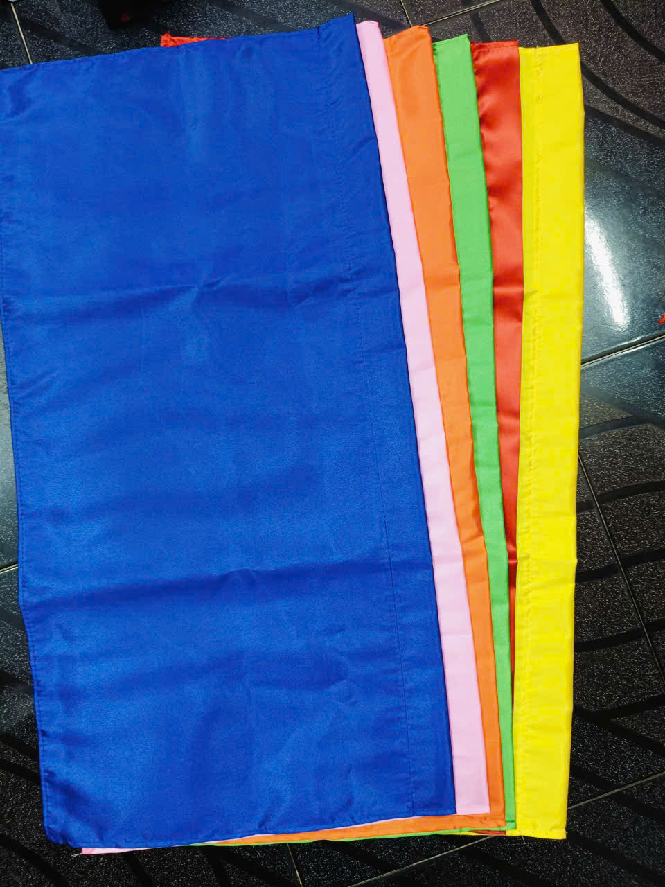 Cờ Chuối – Xưởng May Cờ Hoàng Gia Chuyên Sản Xuất Cờ Lễ Hội Truyền Thống Uy Tín