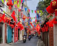 Cờ Dây Tam Giác Trang Trí Hội Chợ – Giải Pháp Không Gian Sự Kiện Nổi Bật Tại Xưởng May Cờ Hoàng Gia