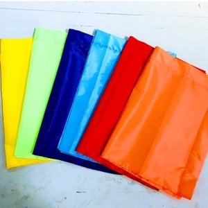 Cờ Chuối Bao Nhiêu Tiền? Báo Giá Chi Tiết Từ Xưởng May Cờ Hoàng Gia