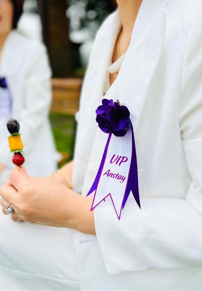 Hoa cài áo hội nghị