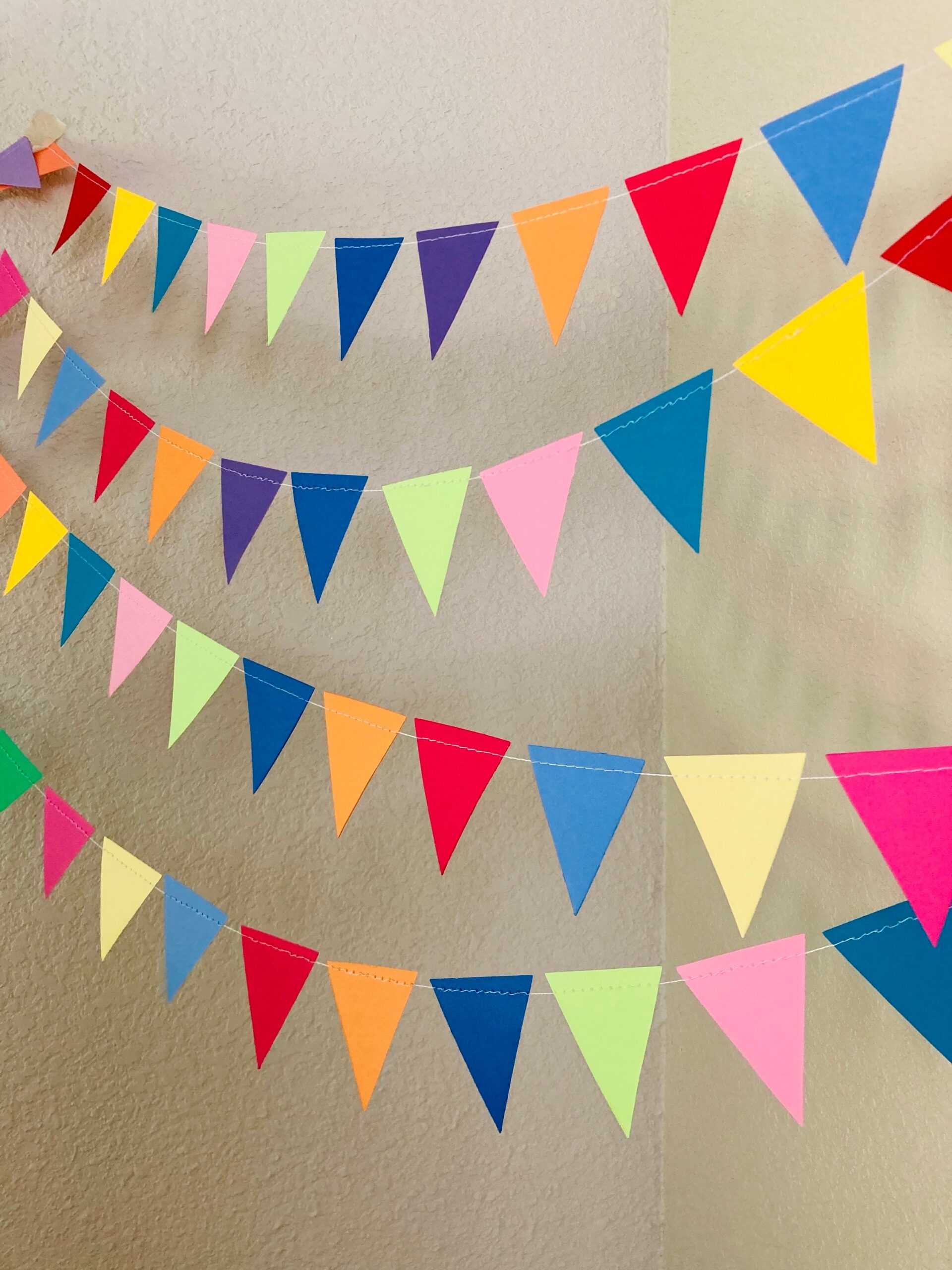 Cờ Dây Nhiều Màu – Giải Pháp Trang Trí Không Gian Nổi Bật, Sinh Động