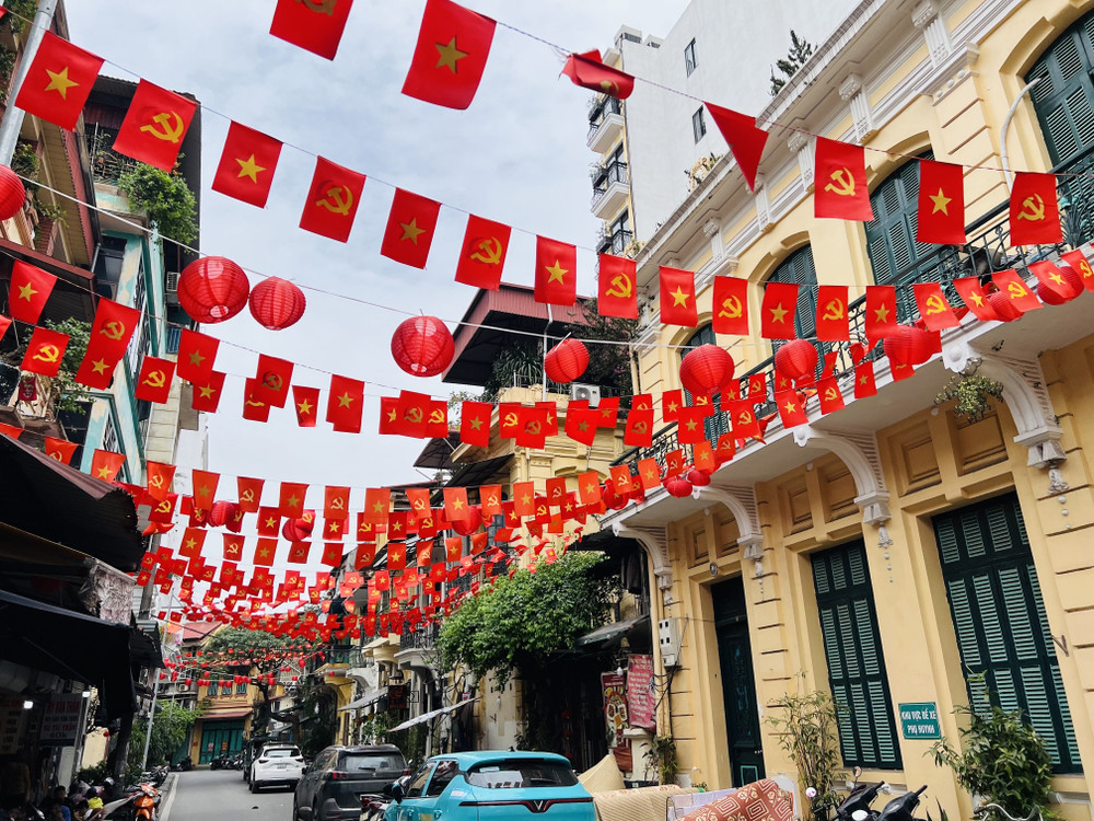 Cờ dây sao Đảng cho khu dân cư – Xưởng may cờ Hoàng Gia Hà Nội