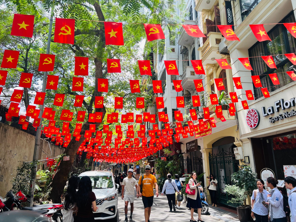 Mua Cờ Dây Sao Đảng Ở TP.HCM – Xưởng May Cờ Hoàng Gia Uy Tín, Giao Nhanh