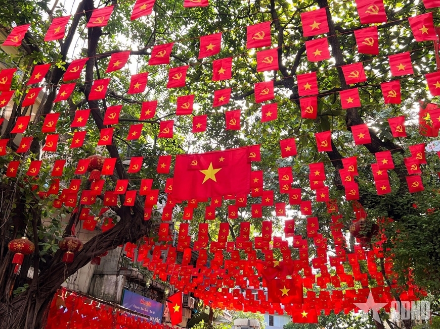 Sản Xuất Cờ Dây Sao Đảng Tại Hà Nam – Xưởng May Cờ Hoàng Gia Chất Lượng Cao, Giao Đúng Tiến Độ