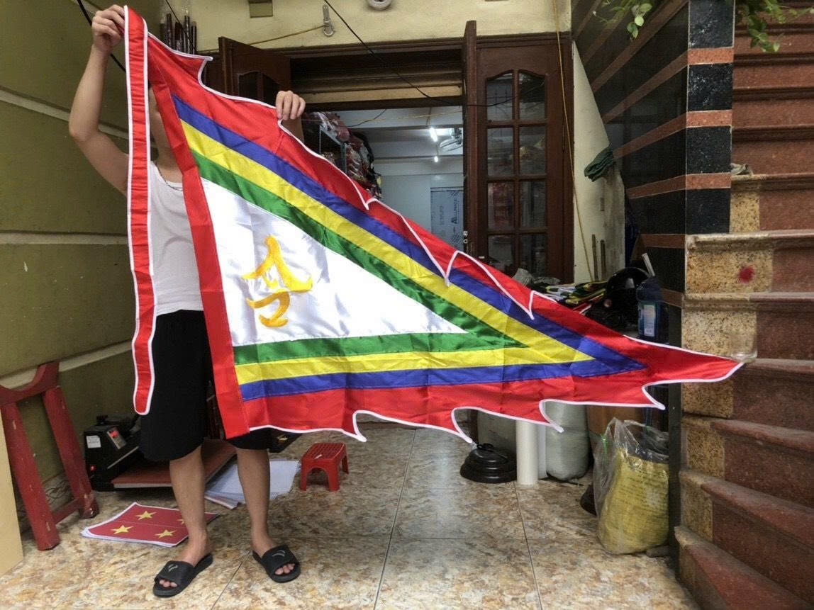 Cờ Thần Tam Giác Là Gì? Ý Nghĩa, Công Dụng Và Địa Chỉ May Cờ Thần Tam Giác Chuẩn Truyền Thống