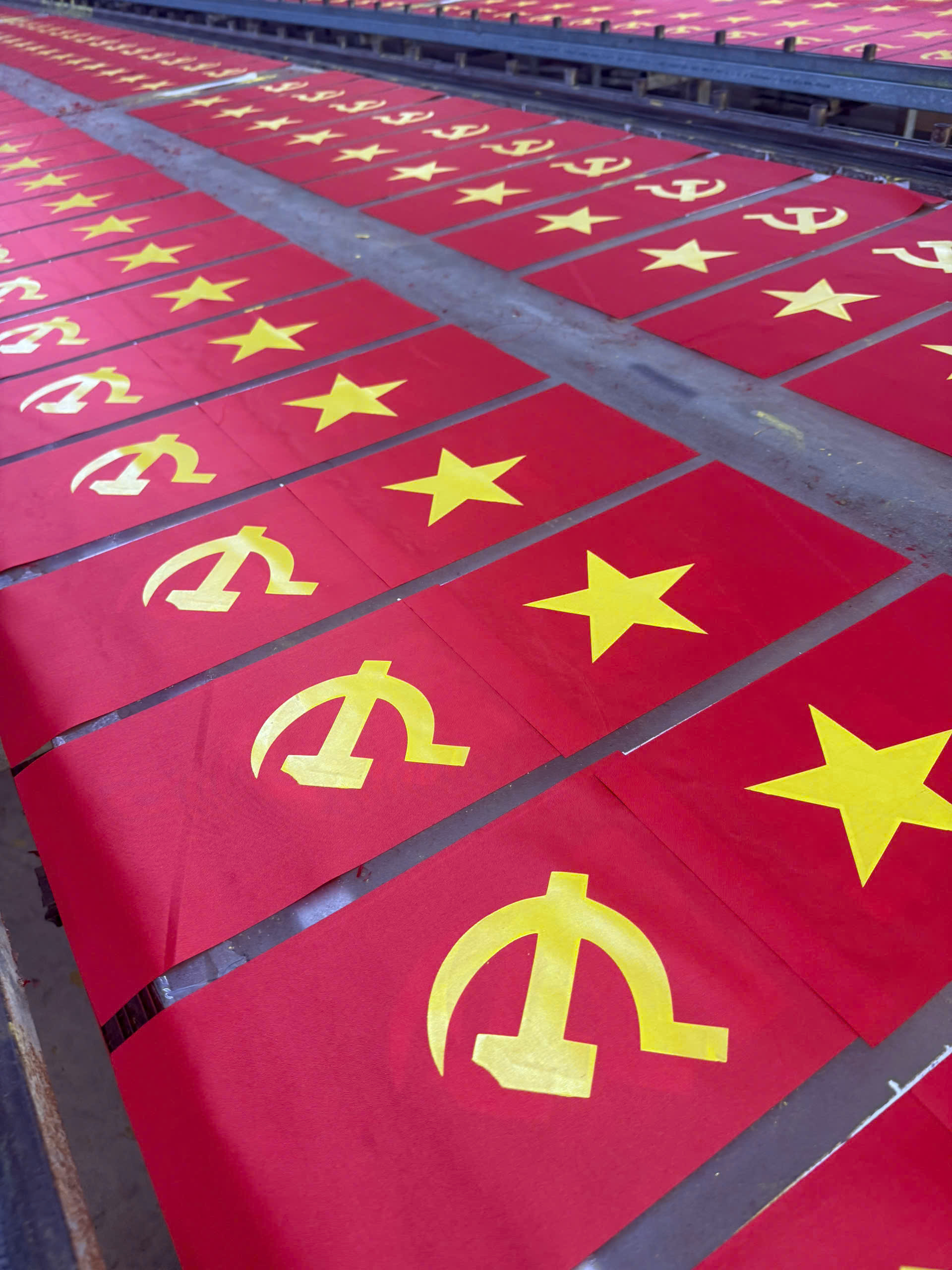 Mua Cờ Dây Sao Đảng Ở Ninh Bình – Xưởng May Cờ Hoàng Gia Chuyên Sản Xuất Theo Yêu Cầu