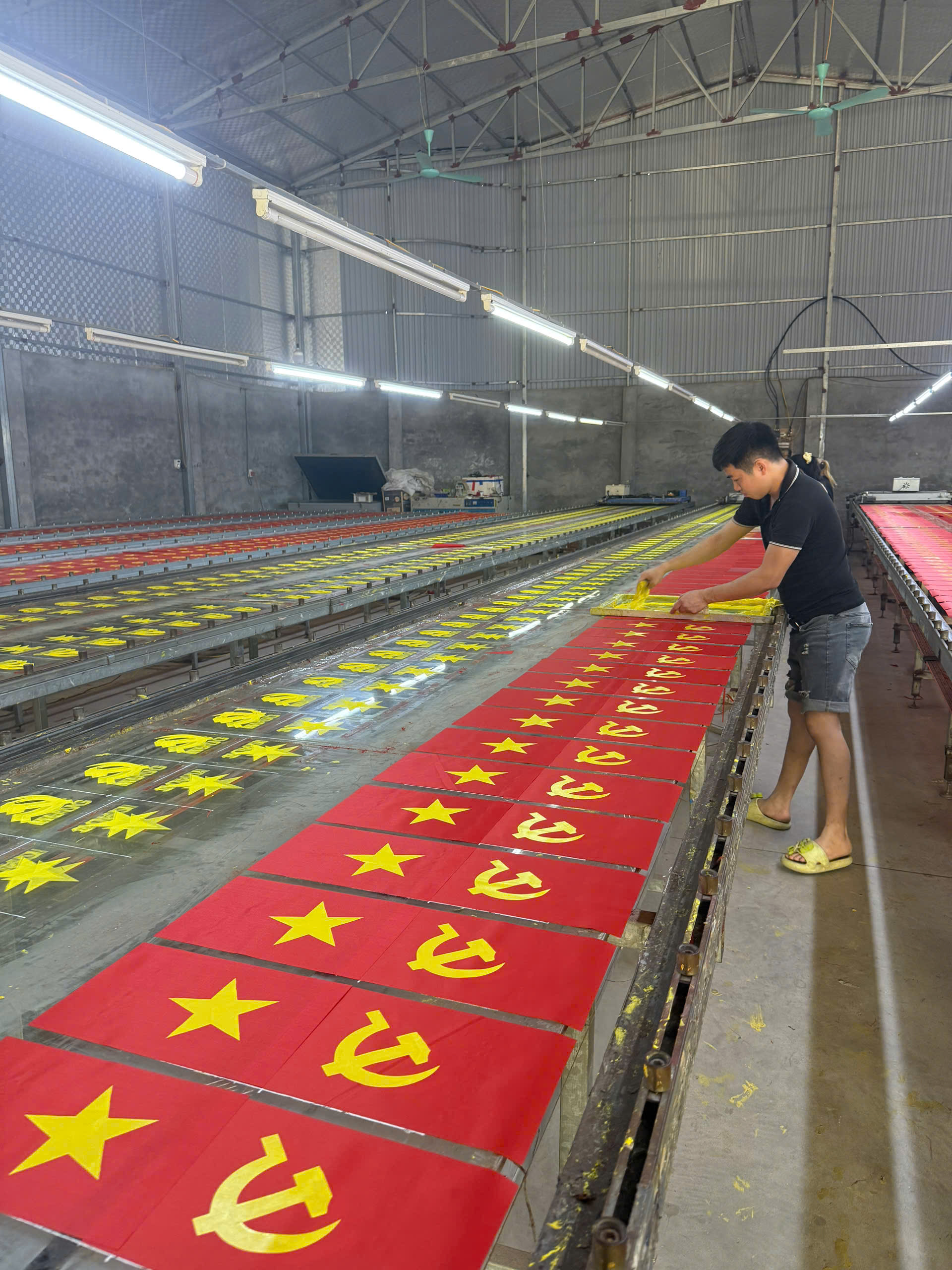 Cờ Dây Đảng Cộng Sản Việt Nam – Xưởng May Cờ Hoàng Gia Chuyên Sản Xuất Theo Yêu Cầu