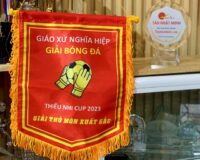 Cờ Lưu Niệm Cầu Thủ Xuất Sắc – Giải Pháp Vinh Danh Chuyên Nghiệp Cho Mọi Giải Đấu