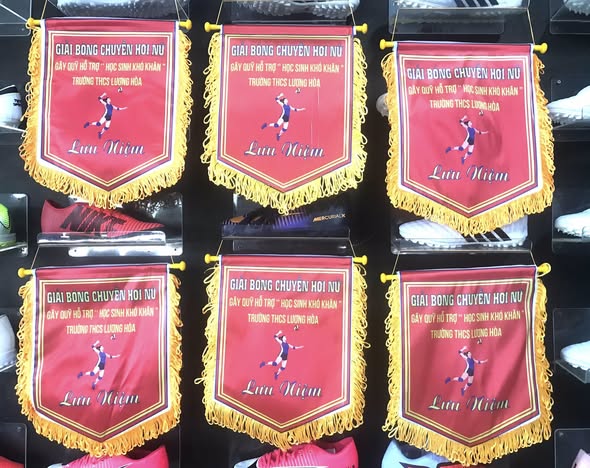 In Cờ Lưu Niệm Tại Hà Nội – Xưởng May Cờ Hoàng Gia Sản Xuất Trực Tiếp