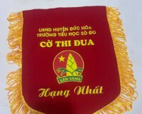 Giá Cờ Lưu Niệm Bóng Đá – Xưởng May Cờ Hoàng Gia