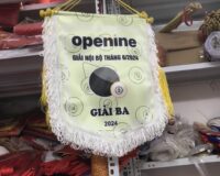 Cờ Lưu Niệm Bida Đẹp, Trang Trọng Cho Giải Đấu – Xưởng May Cờ Hoàng Gia Hà Nội